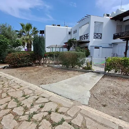 Yialos Cozy Beach House Apartment Larnaca