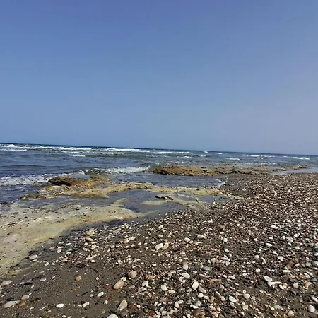 Yialos Cozy Beach House * 라르나카