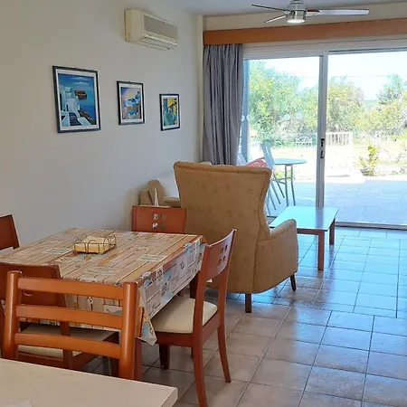 Апартаменти Yialos Cozy Beach House *