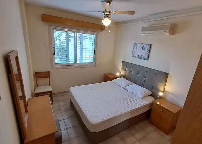 Апартаменти Yialos Cozy Beach House Ларнака