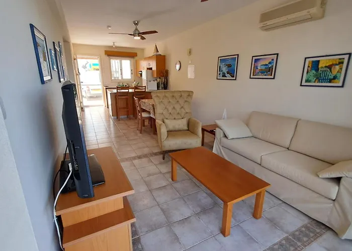 Yialos Cozy Beach House Ларнака