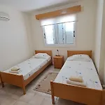 Yialos Cozy Beach House Апартаменти Ларнака