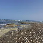 Yialos Cozy Beach House * Ларнака